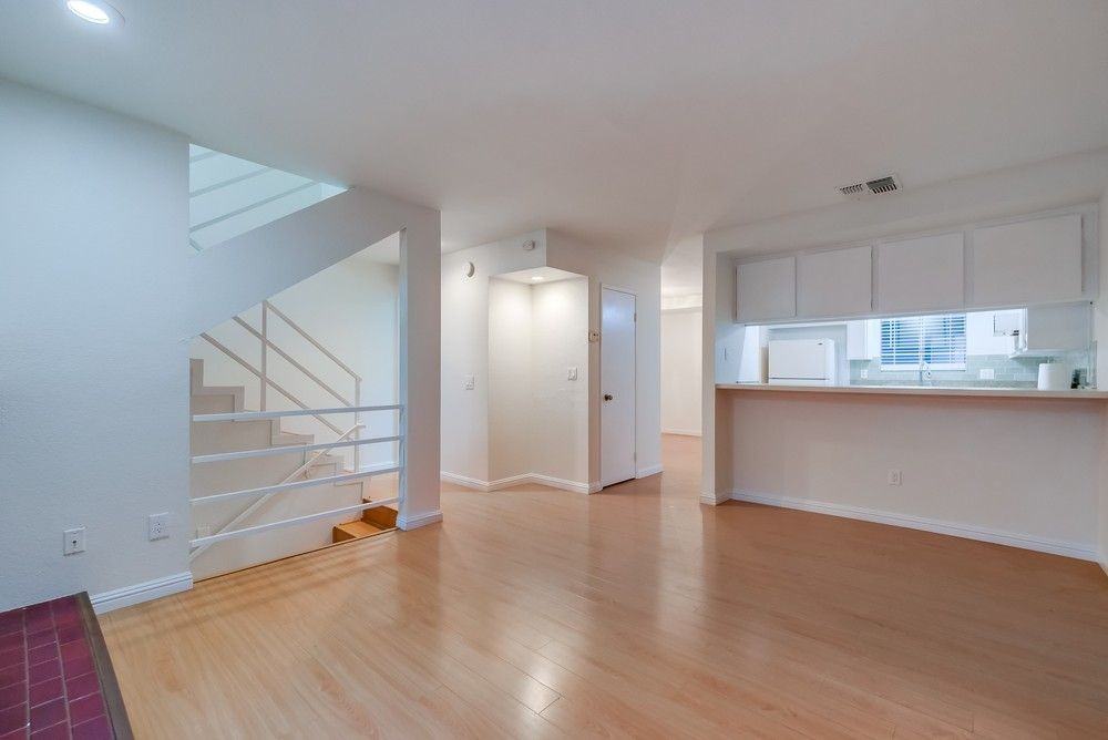 1077 W Kensington Rd ##3 - Photo 2 of 49