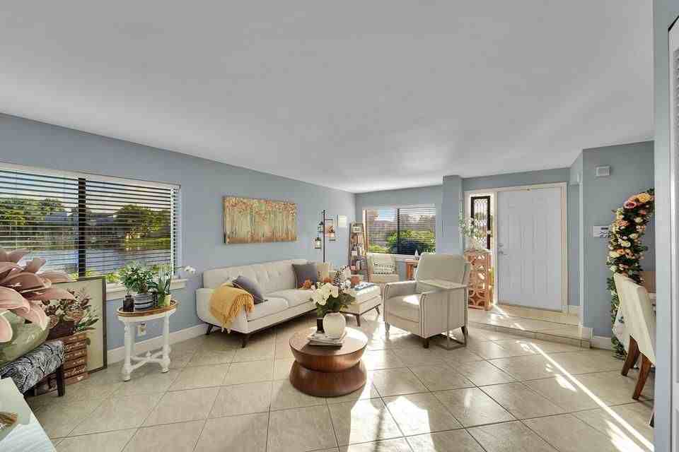 261 Wimbledon Lake Dr - Photo 3 of 13
