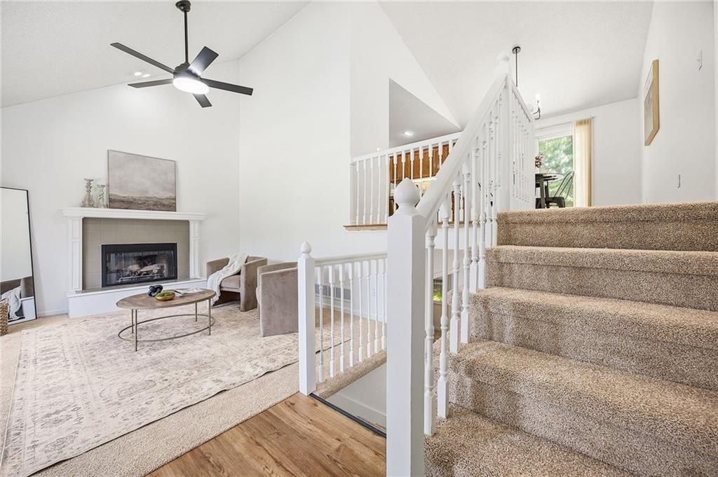 15209 Lamar Ave - Photo 3 of 18