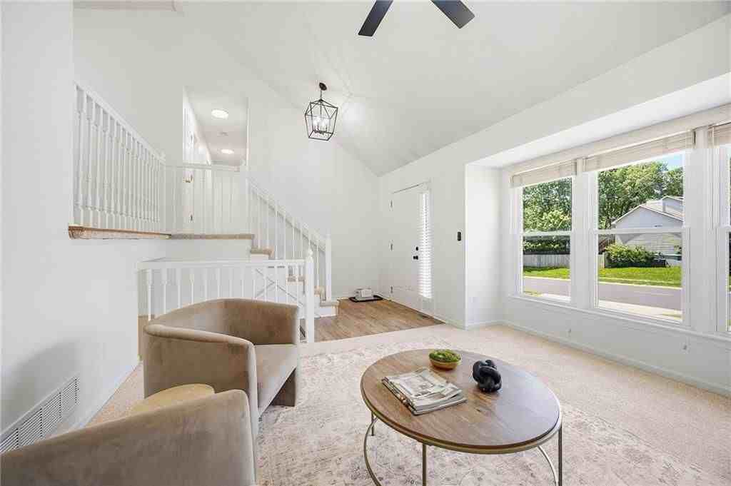 15209 Lamar Ave - Photo 4 of 18