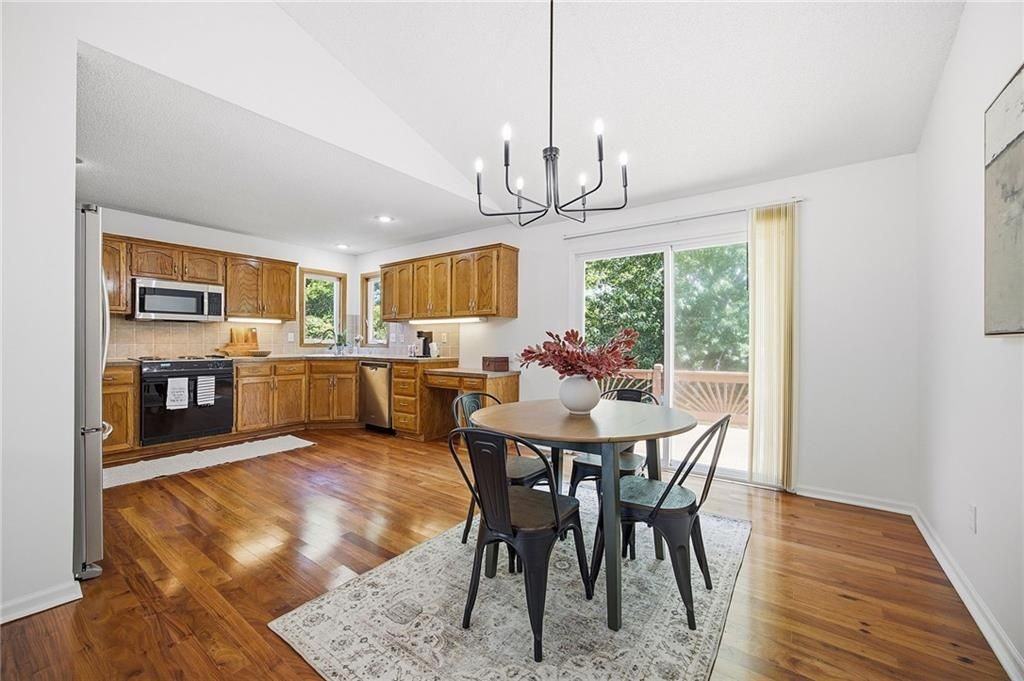 15209 Lamar Ave - Photo 5 of 18