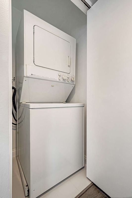 6323 Reseda Blvd ##2 - Photo 4 of 27