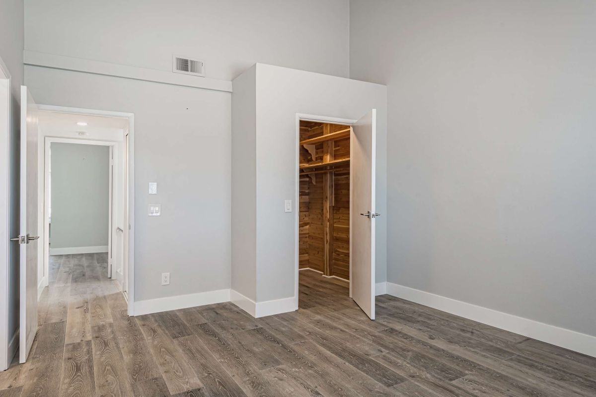 6323 Reseda Blvd ##2 - Photo 6 of 27