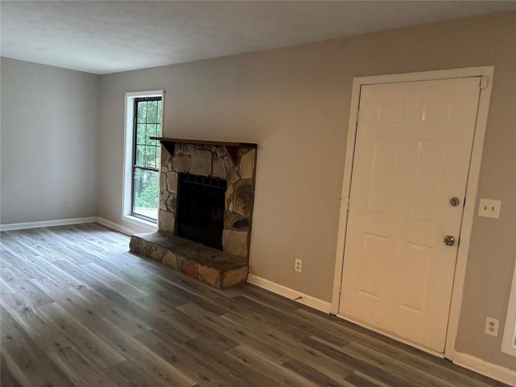 1386 Williamsburg Ln - Photo 5 of 34
