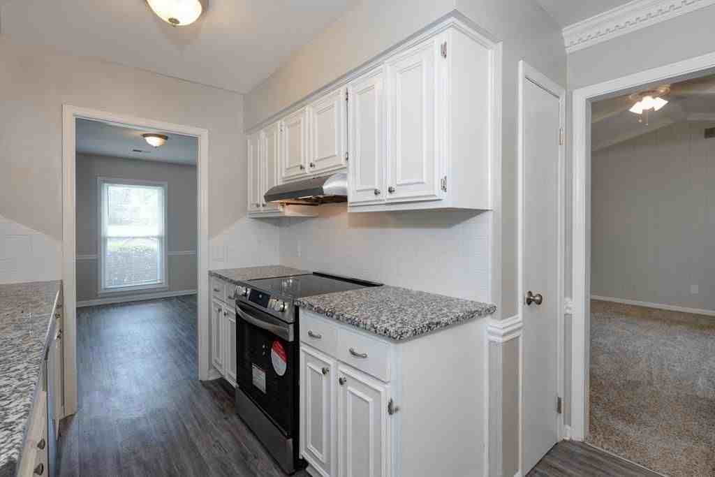 517 Haverford Dr - Photo 4 of 12