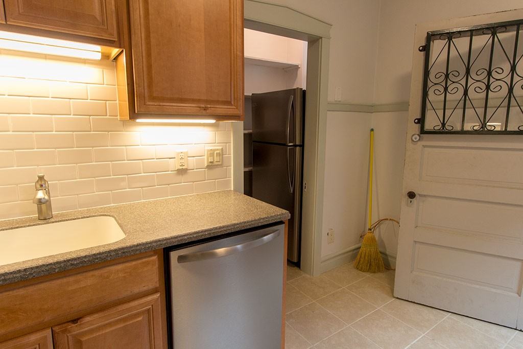 1355 W Winona St #1 - Photo 3 of 20