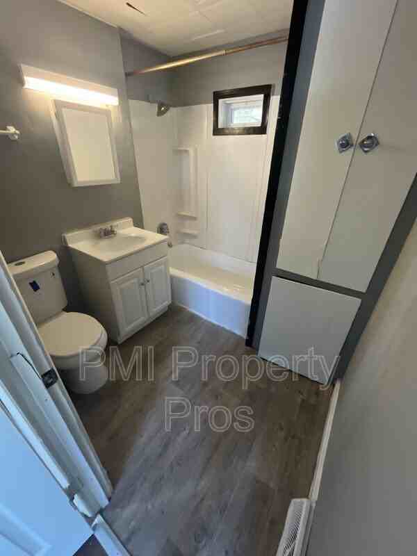 1516 S Union St - Photo 2 of 7