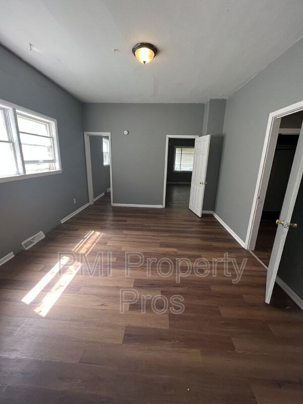 1516 S Union St - Photo 3 of 7