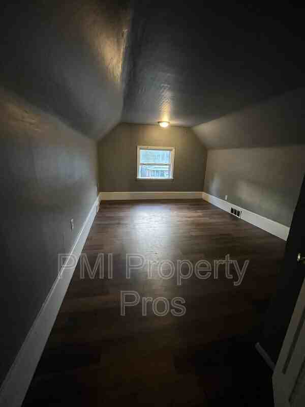 1516 S Union St - Photo 5 of 7