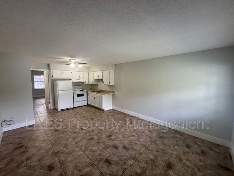 1031 Columbia Ave #K - Photo 4 of 16