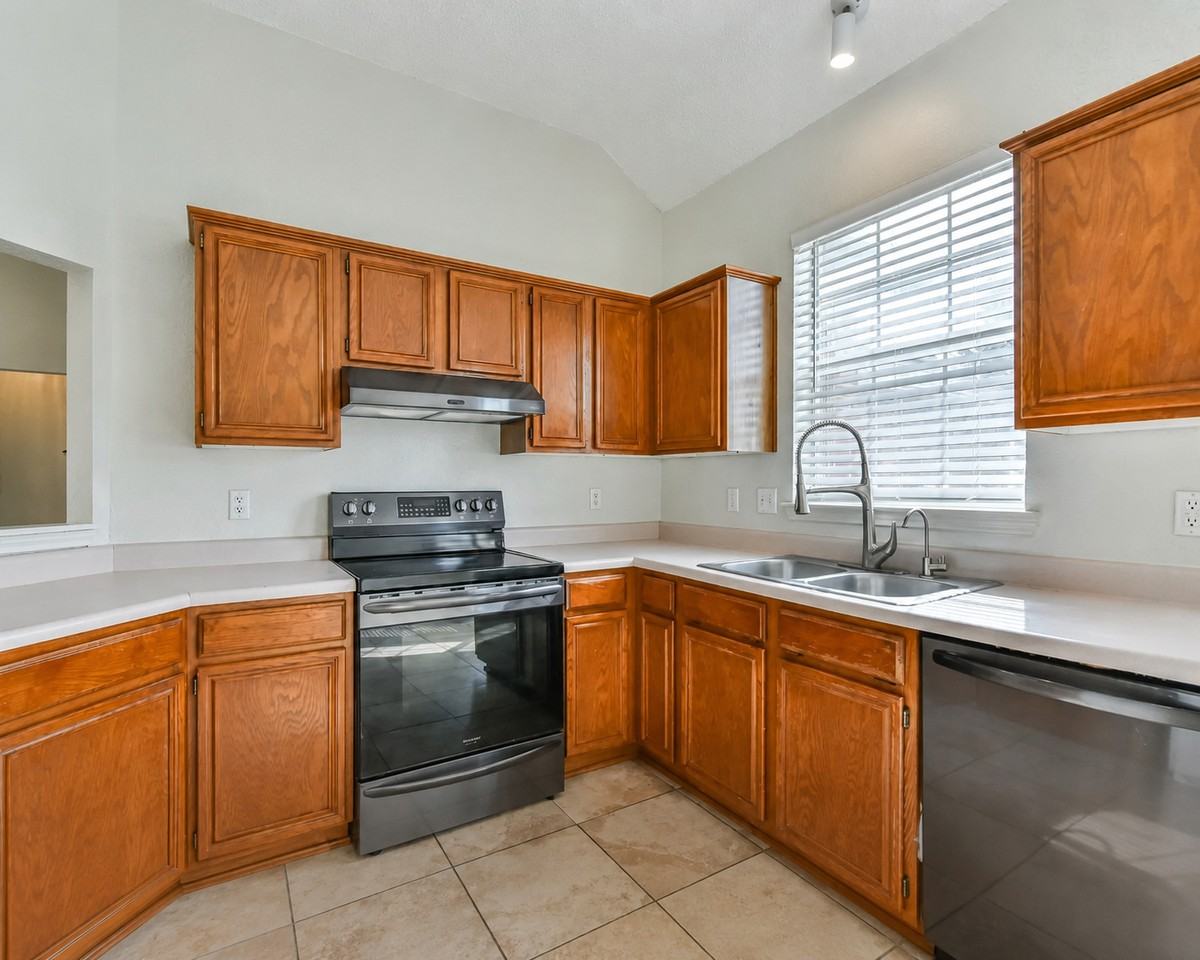 5007 Chad Dr - Photo 2 of 11