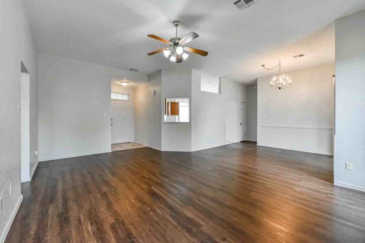 5007 Chad Dr - Photo 4 of 11