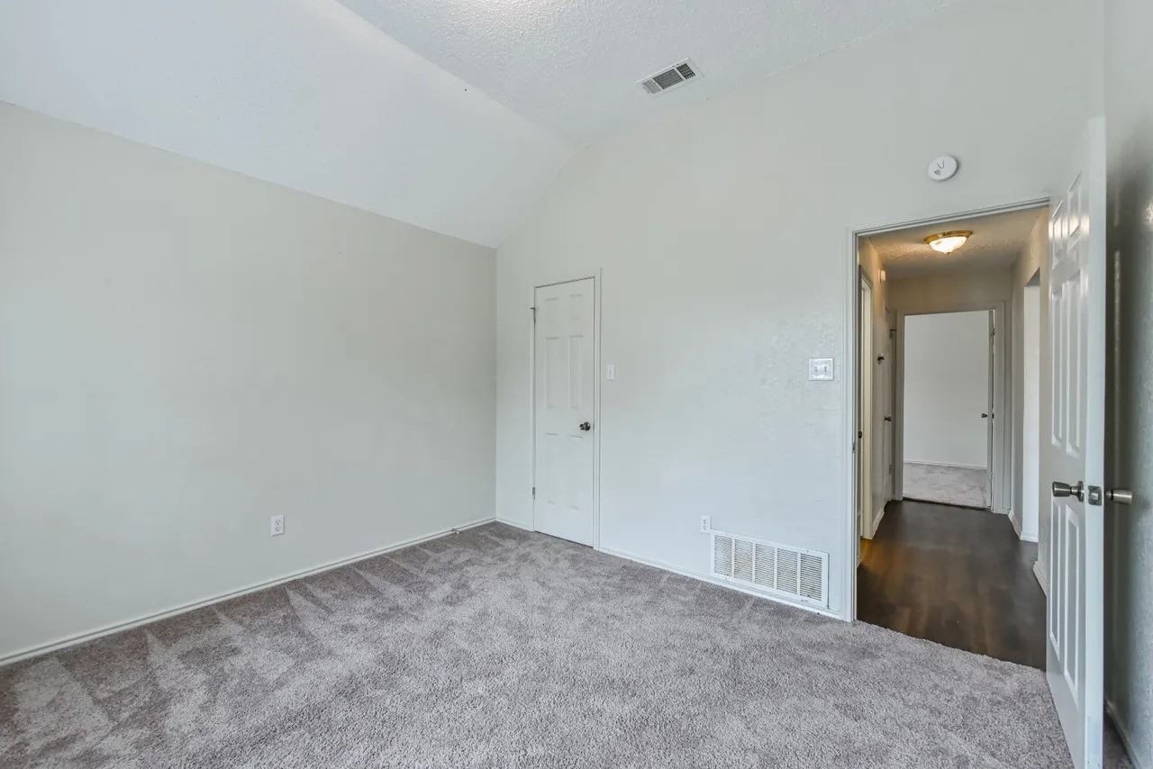5007 Chad Dr - Photo 5 of 11