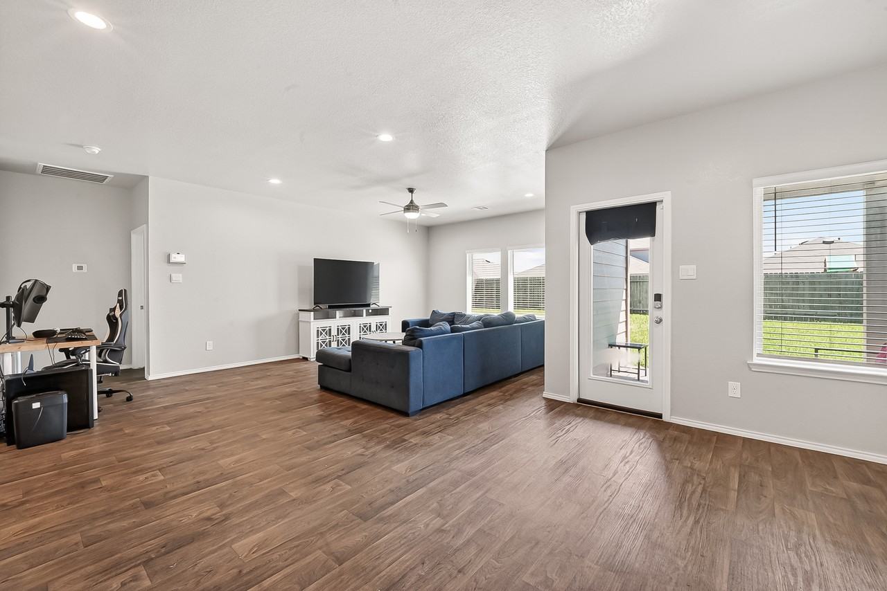 21500 Rustic Elm Dr - Photo 2 of 33
