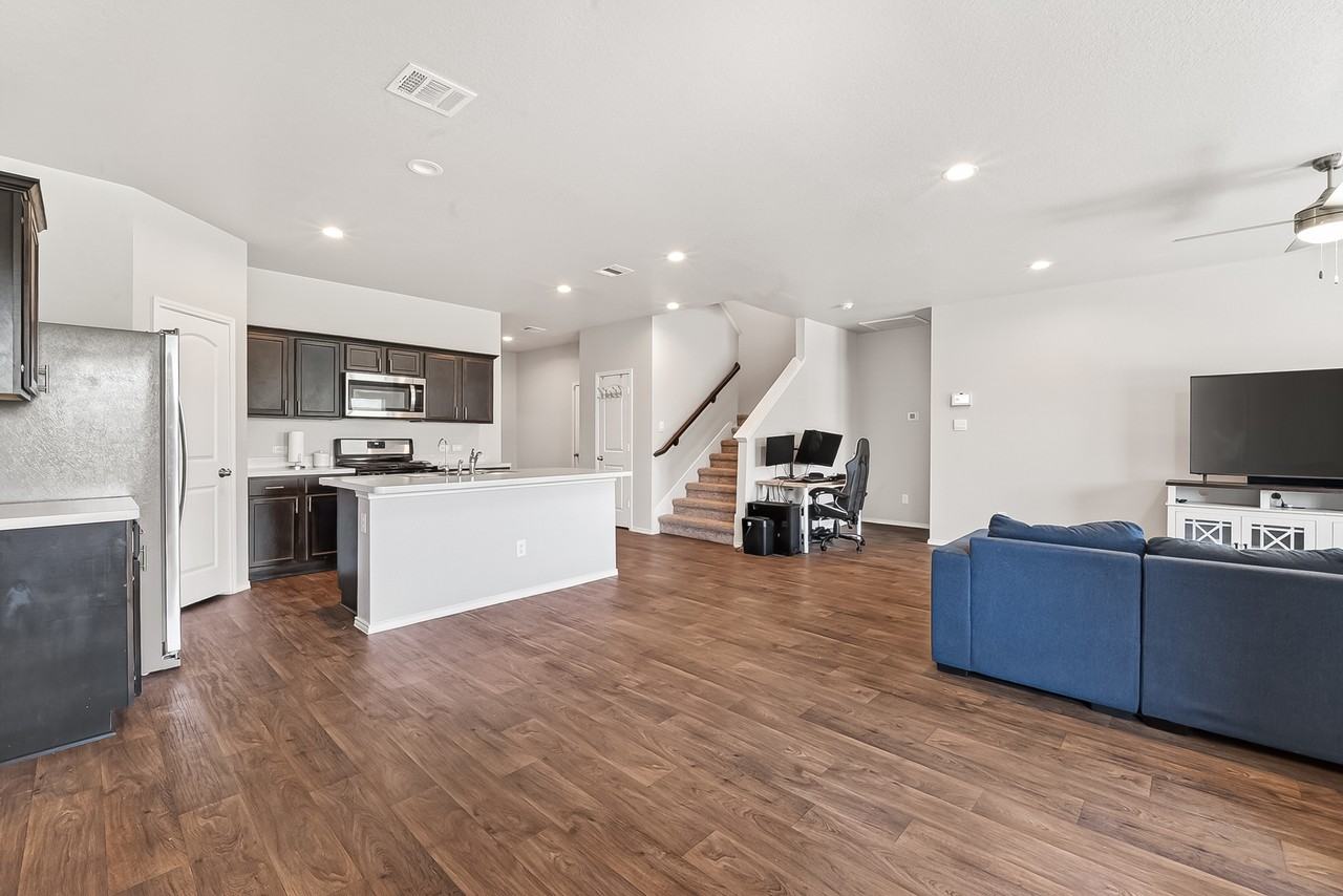 21500 Rustic Elm Dr - Photo 3 of 33