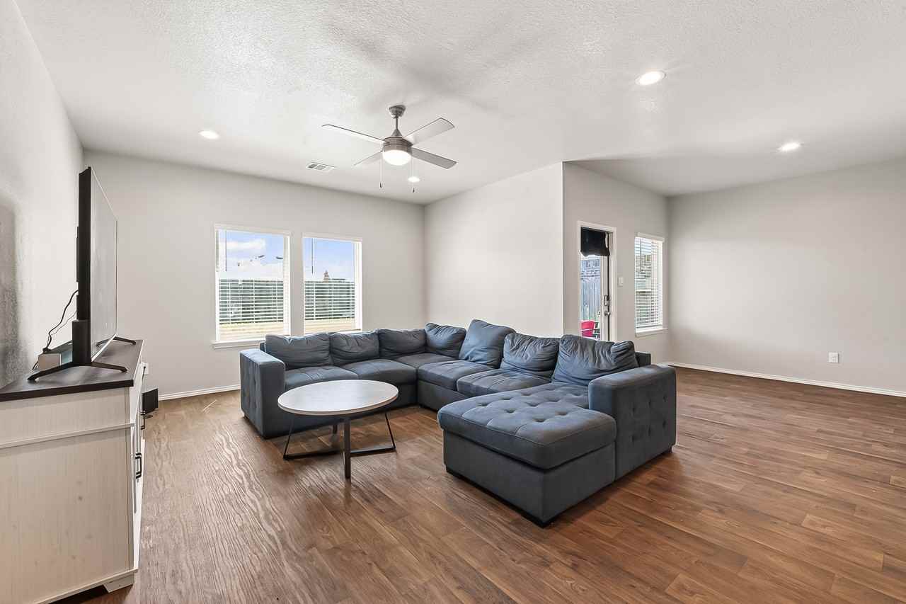 21500 Rustic Elm Dr - Photo 5 of 33