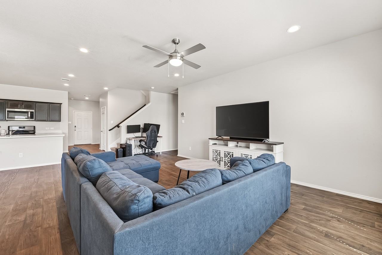 21500 Rustic Elm Dr - Photo 6 of 33