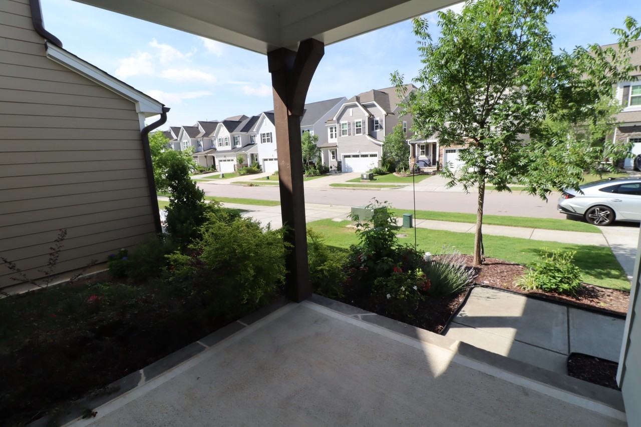 2936 Baronial St - Photo 2 of 50
