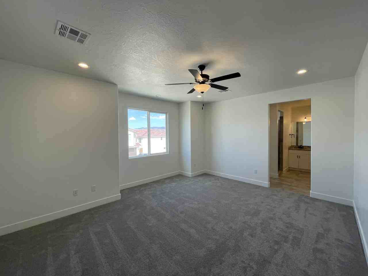 258 Nw - Photo 3 of 16