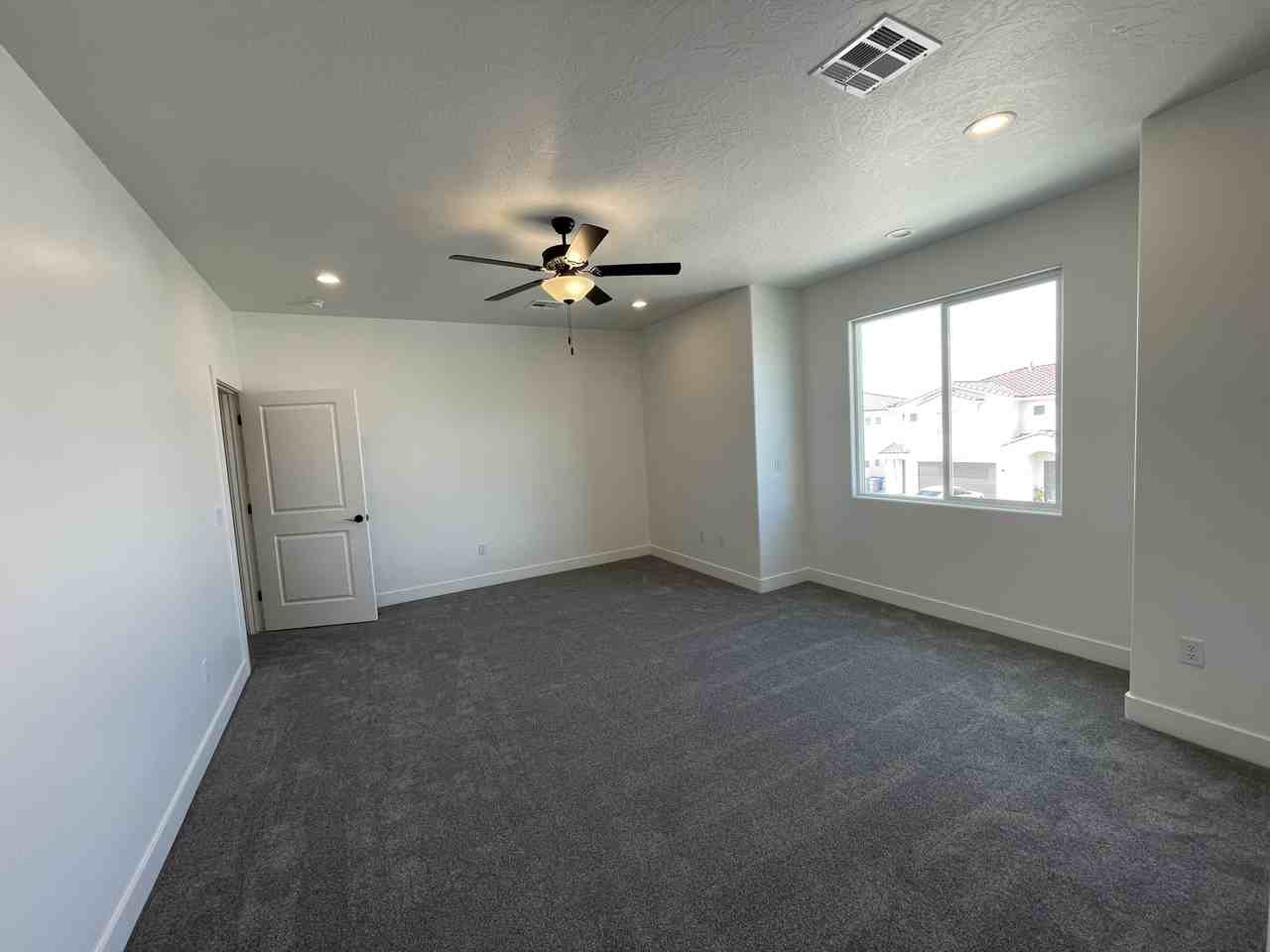 258 Nw - Photo 4 of 16