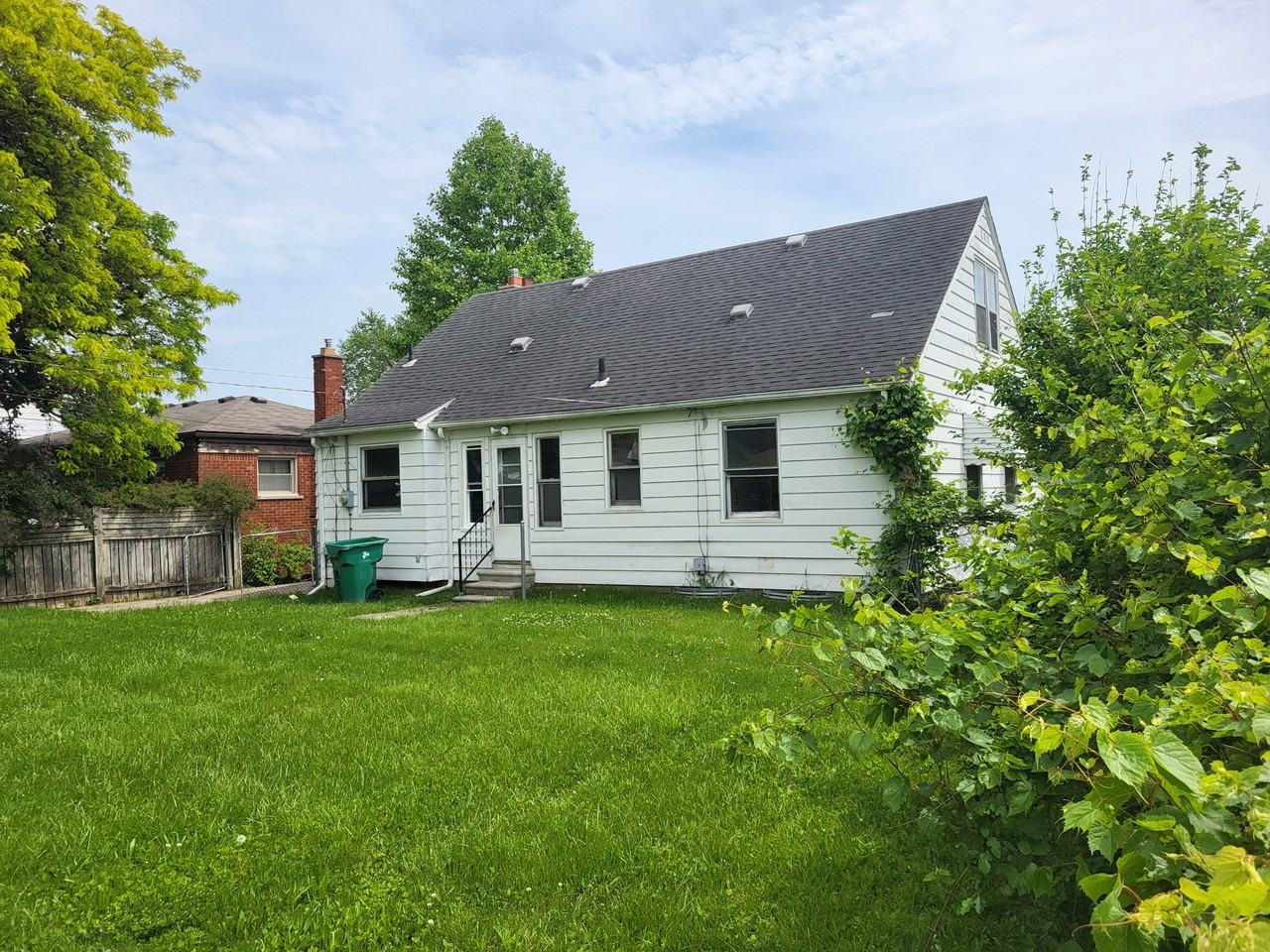 15305 Evergreen Ave - Photo 2 of 14