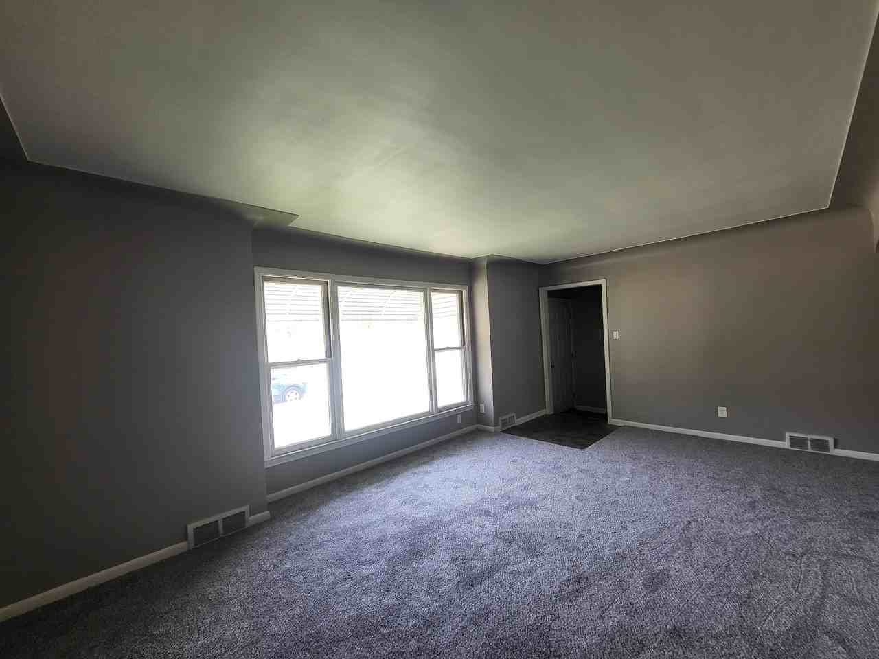 15305 Evergreen Ave - Photo 3 of 14
