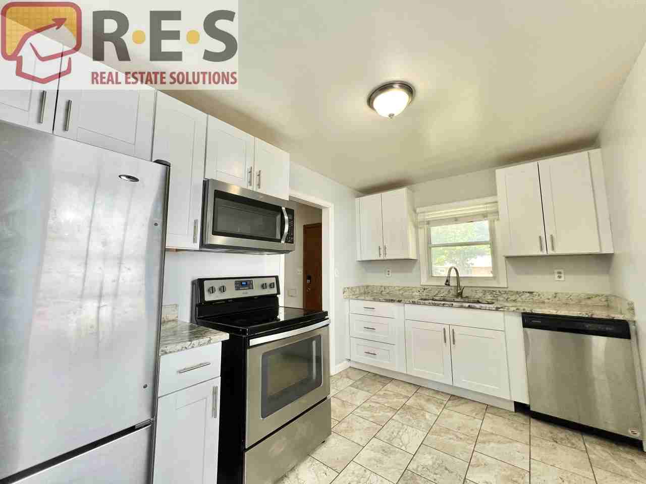 2216 Elmira St - Photo 3 of 13