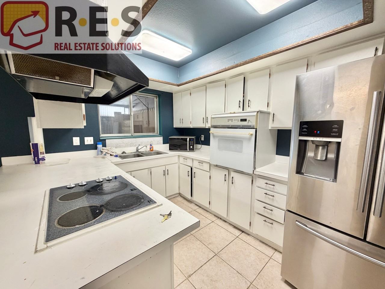 9066 E Lehigh Ave - Photo 2 of 13