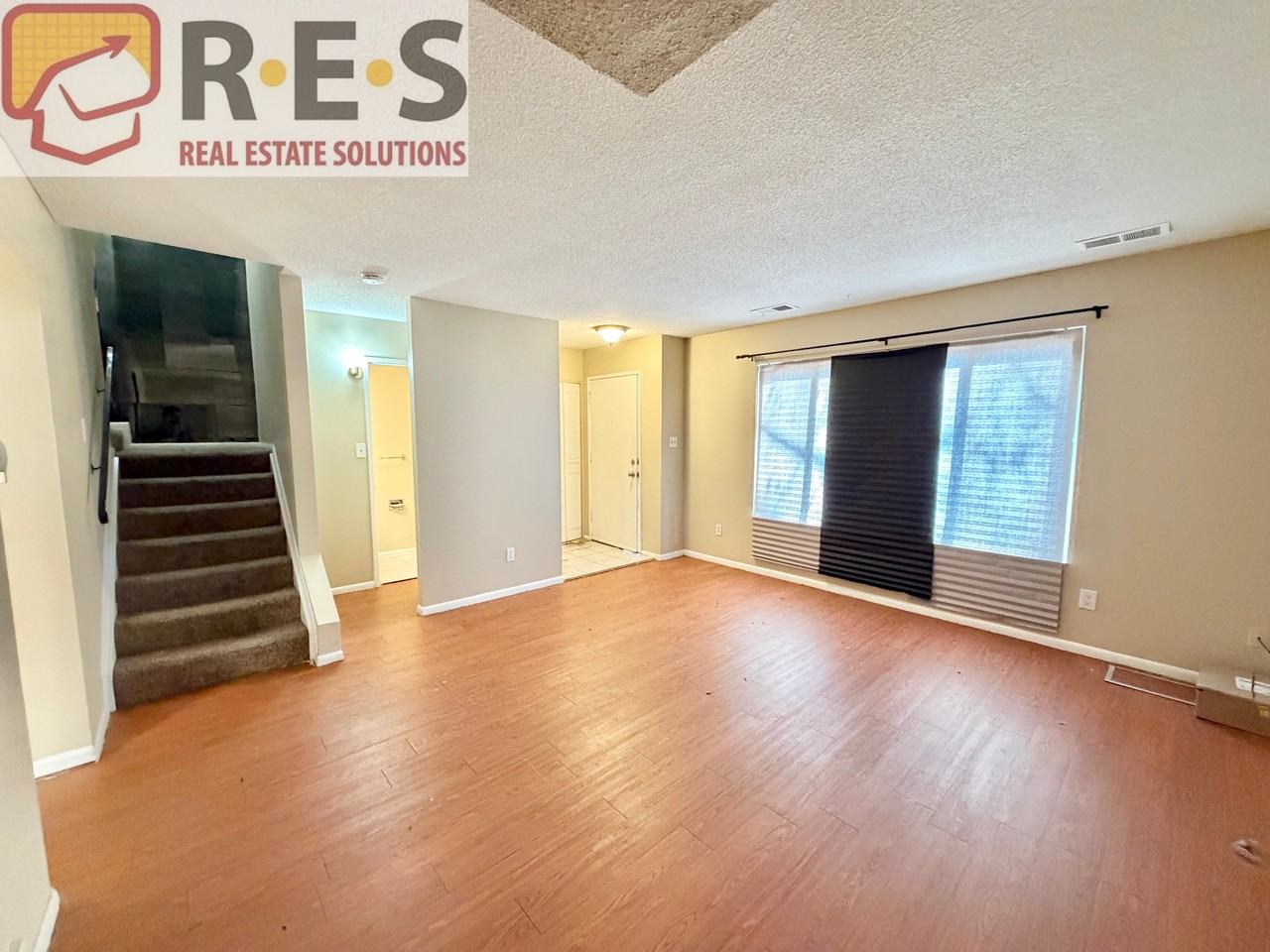9066 E Lehigh Ave - Photo 3 of 13