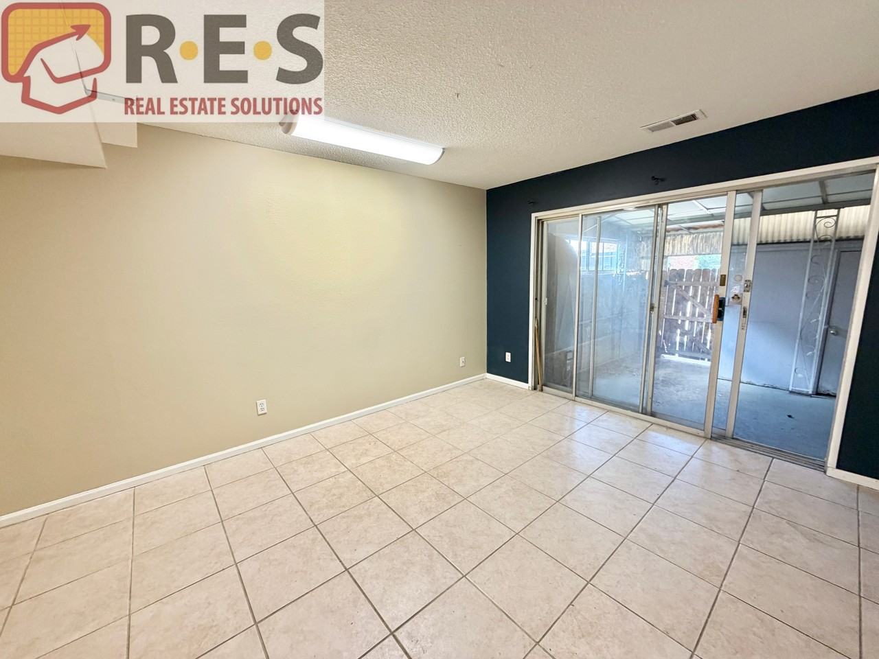 9066 E Lehigh Ave - Photo 4 of 13