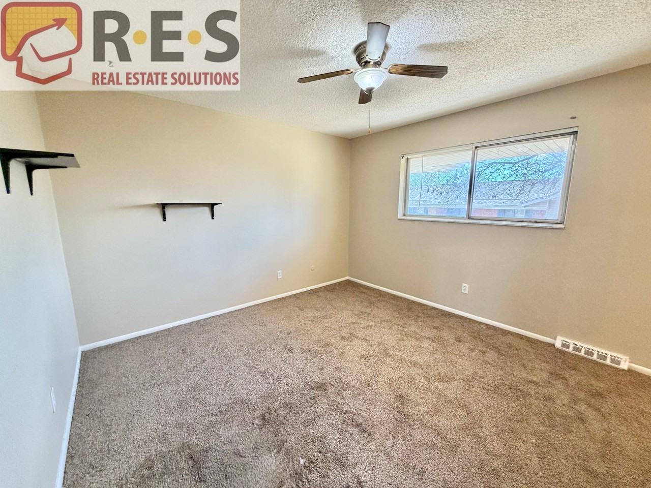 9066 E Lehigh Ave - Photo 6 of 13