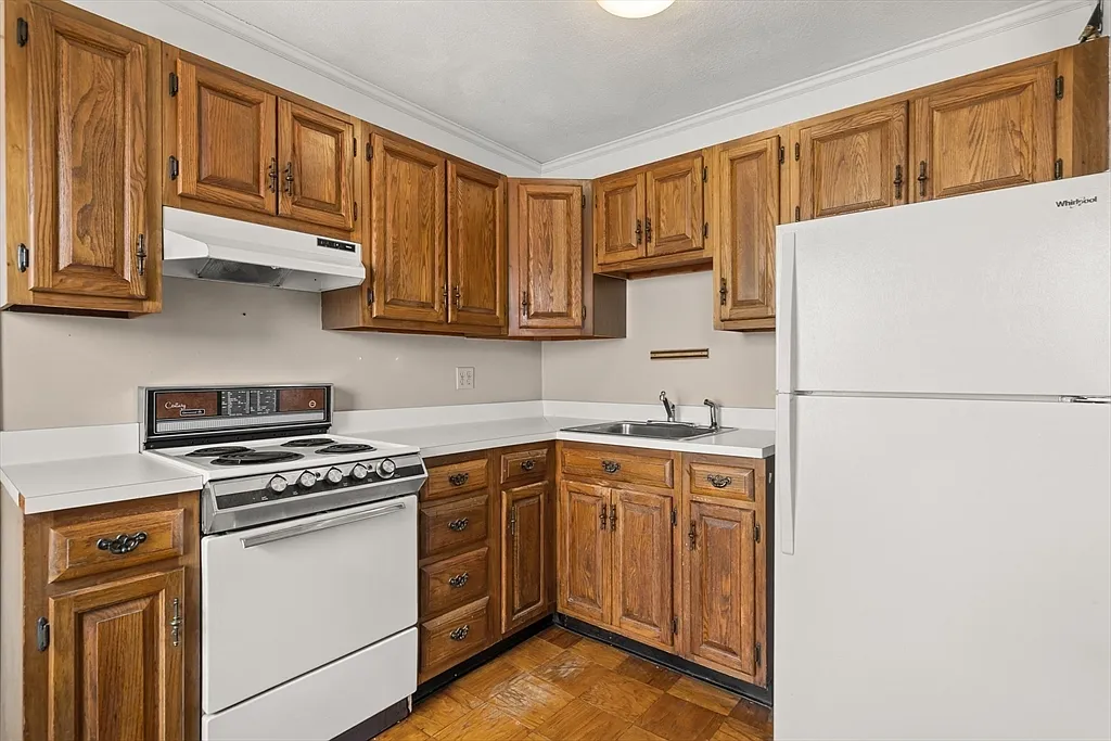181 Salem St #18F - Photo 5 of 7