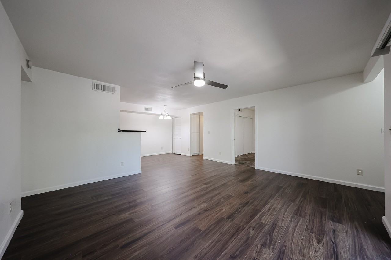 4608 W Maryland Ave #208 - Photo 2 of 32