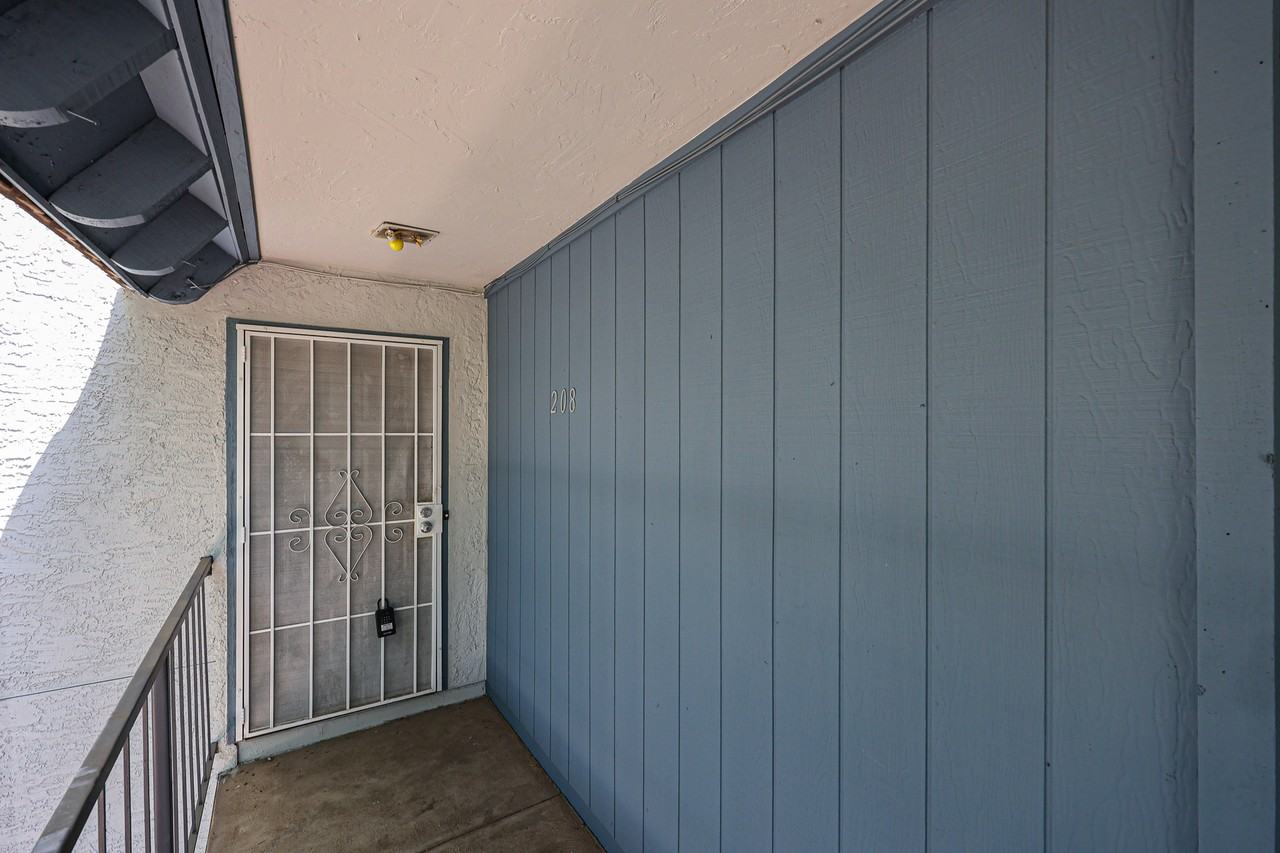 4608 W Maryland Ave #208 - Photo 6 of 32