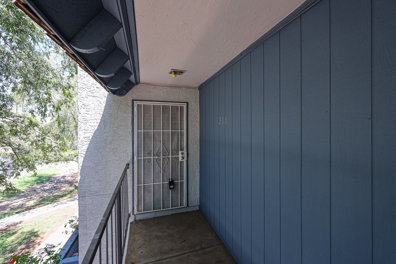 4608 W Maryland Ave #208 - Photo 7 of 32