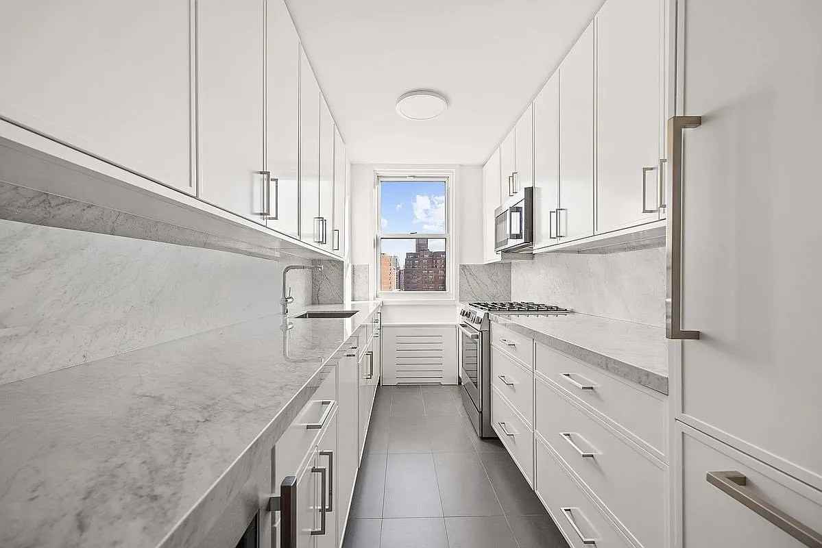61 Jane St - Photo 3 of 6