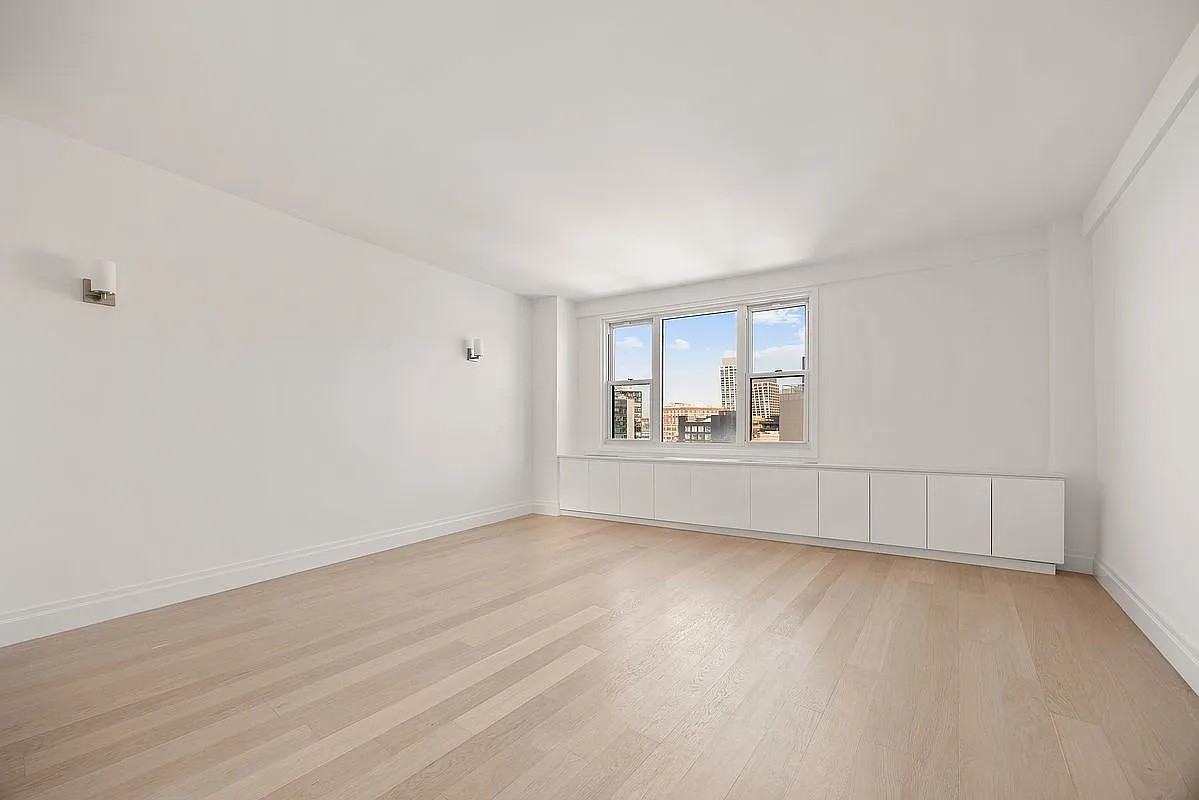 61 Jane St - Photo 4 of 6