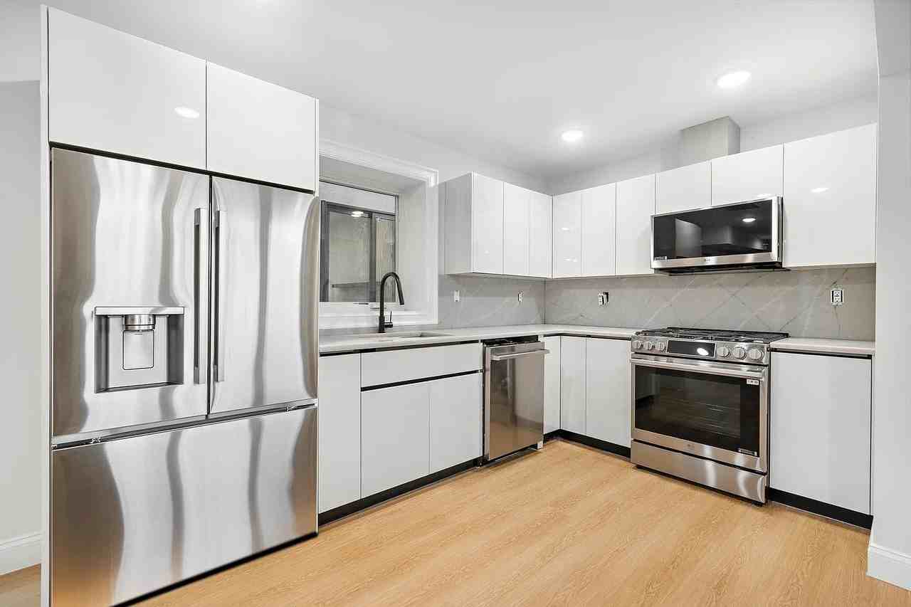 192 Cambridge Ave - Photo 3 of 13