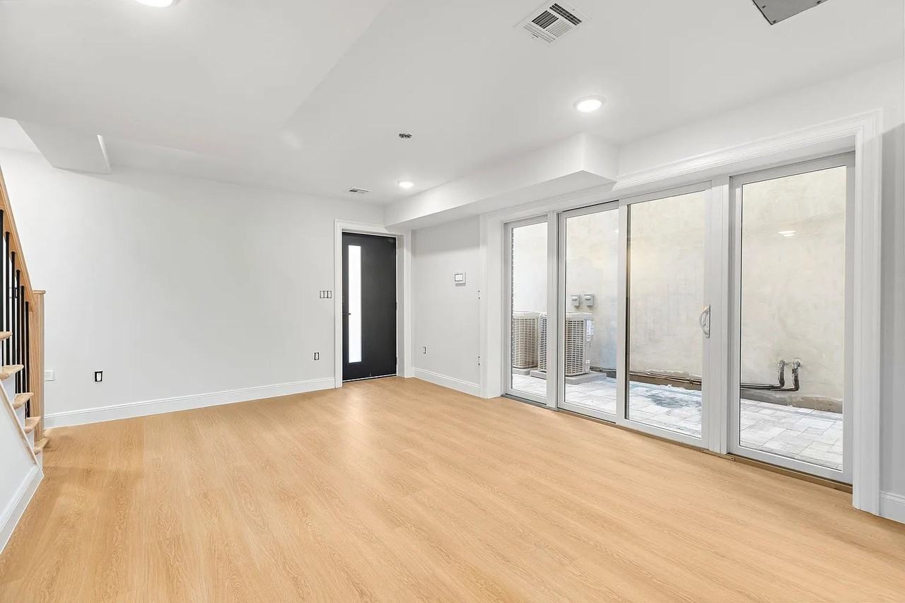 192 Cambridge Ave - Photo 4 of 13