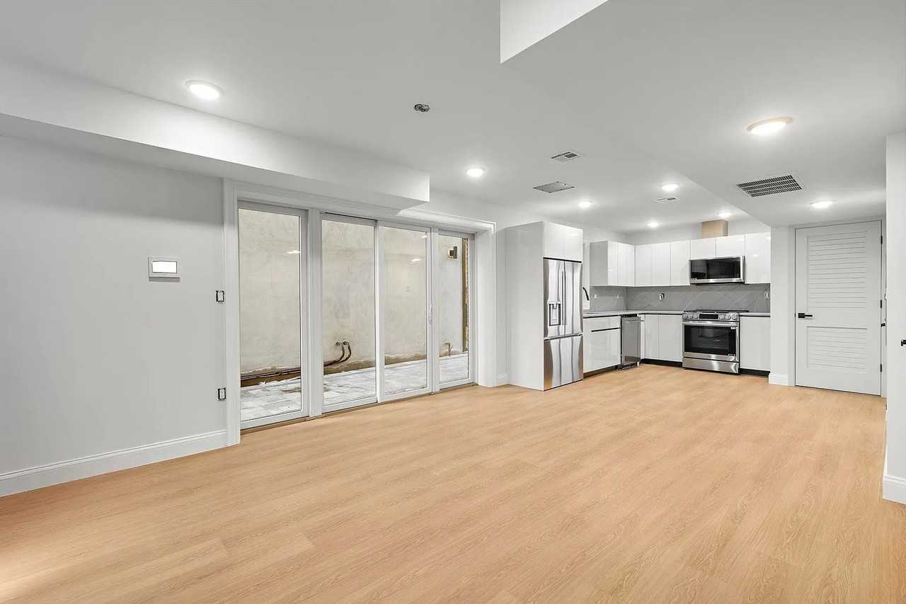 192 Cambridge Ave - Photo 5 of 13