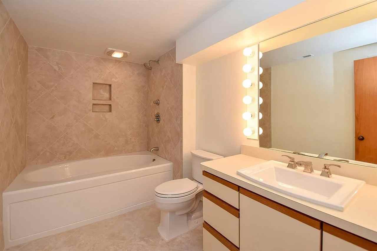 505 E Huron St - Photo 6 of 9