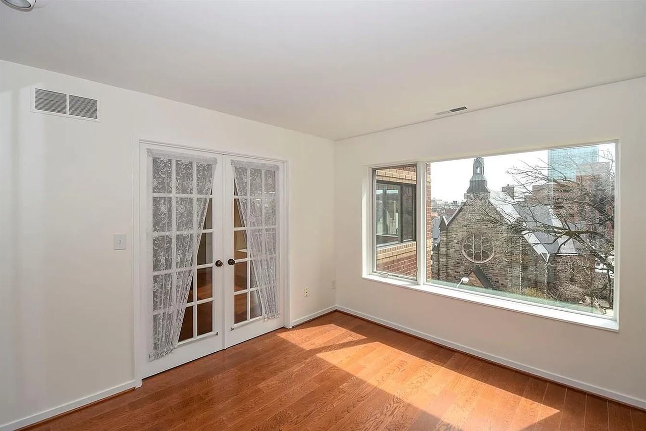505 E Huron St - Photo 7 of 9