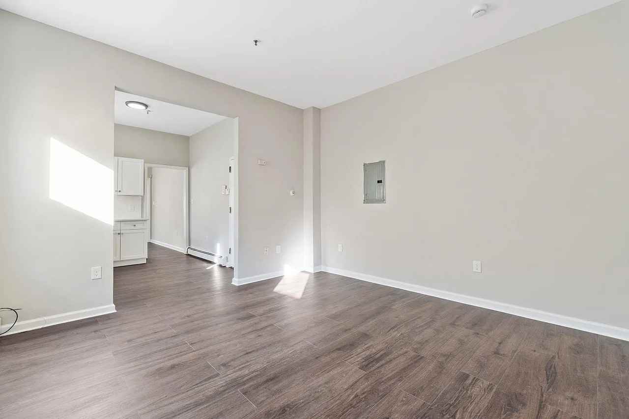 162 Clerk St - Photo 5 of 10