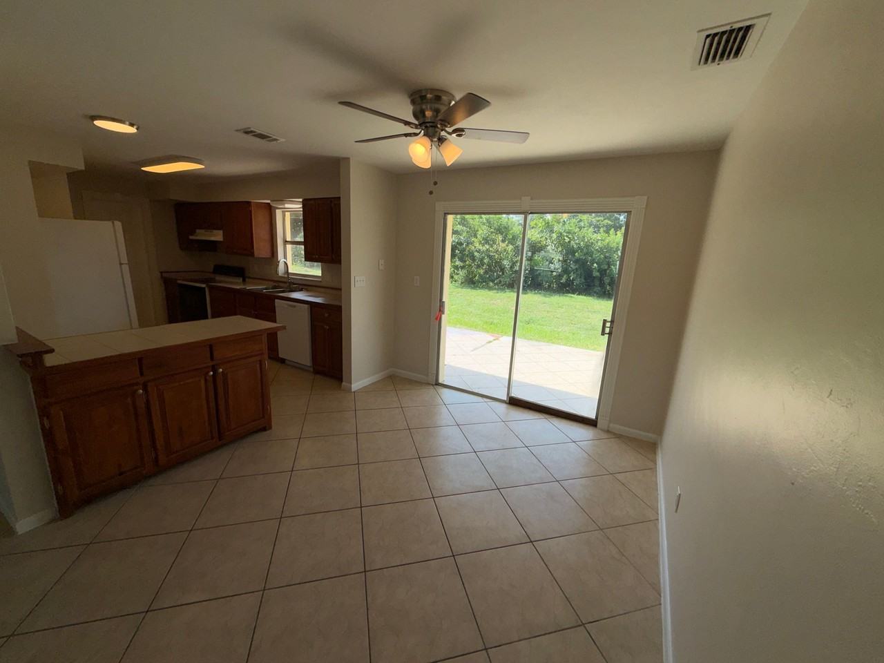1101 Leeland Heights Blvd E - Photo 5 of 19