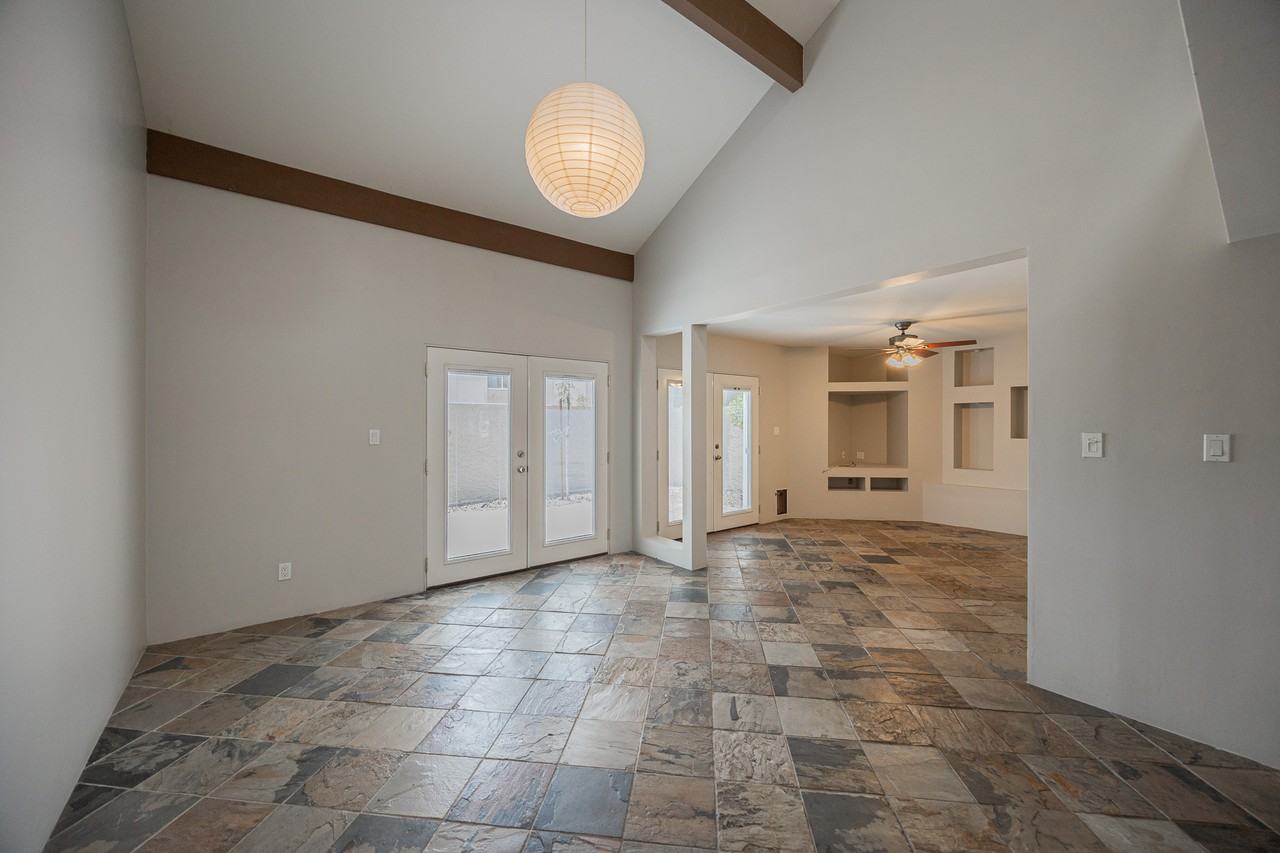 4922 N 42nd Way - Photo 4 of 29