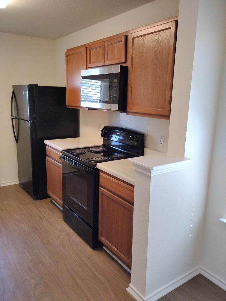 12732 Saint Mary Dr - Photo 3 of 18
