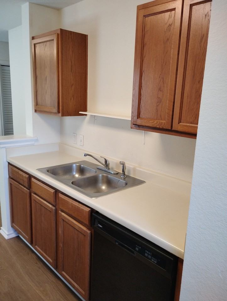 12732 Saint Mary Dr - Photo 5 of 18