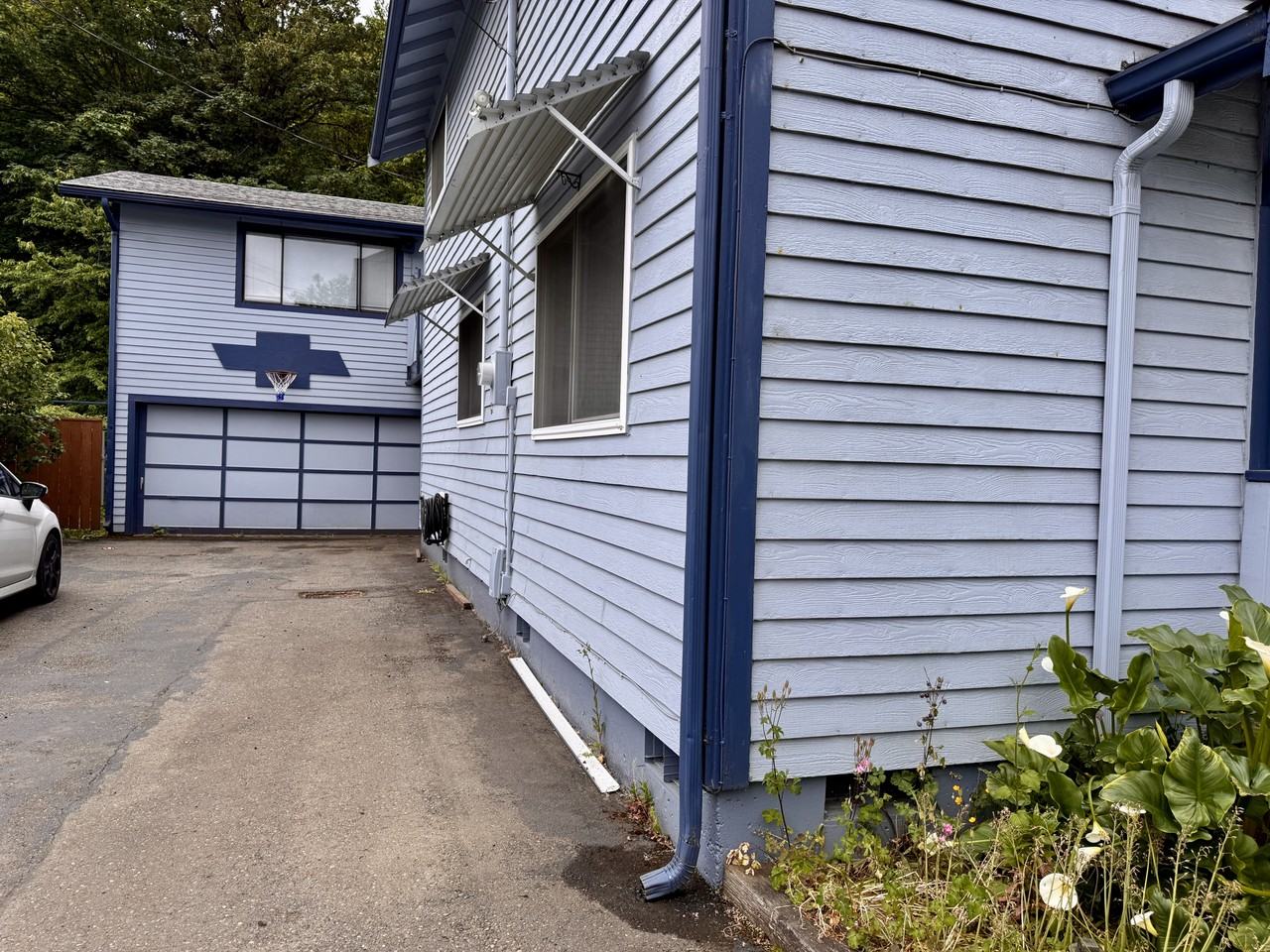 215 S 11th St - Photo 2 of 18