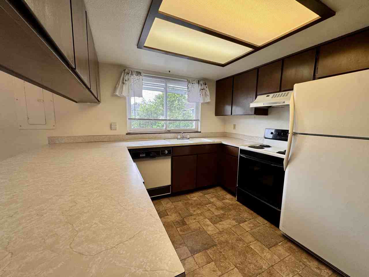 215 S 11th St - Photo 4 of 18