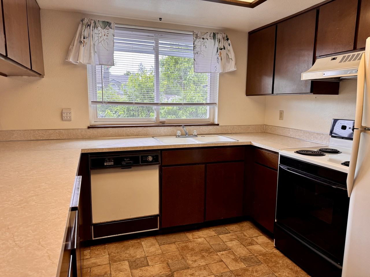 215 S 11th St - Photo 5 of 18